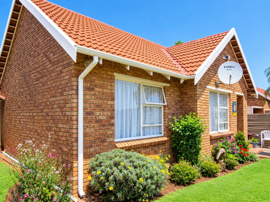 2 Bedroom Property for Sale in Langenhovenpark Free State